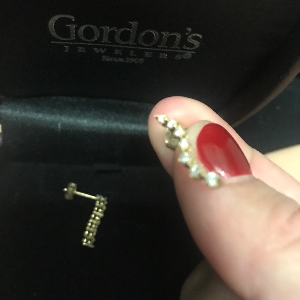 Authentic diamond studs - Picture 2 of 2